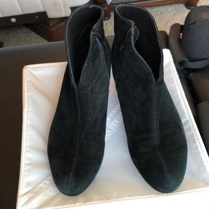 Munro booties -Robyn black suede